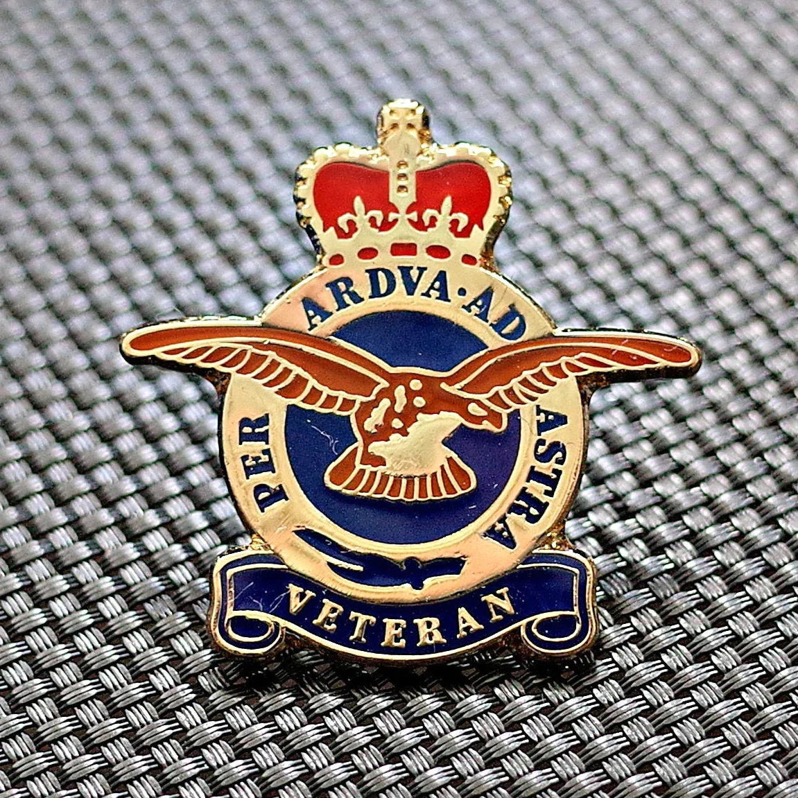 RAF VETERAN Enamel Pin Badge (Gold Finish)